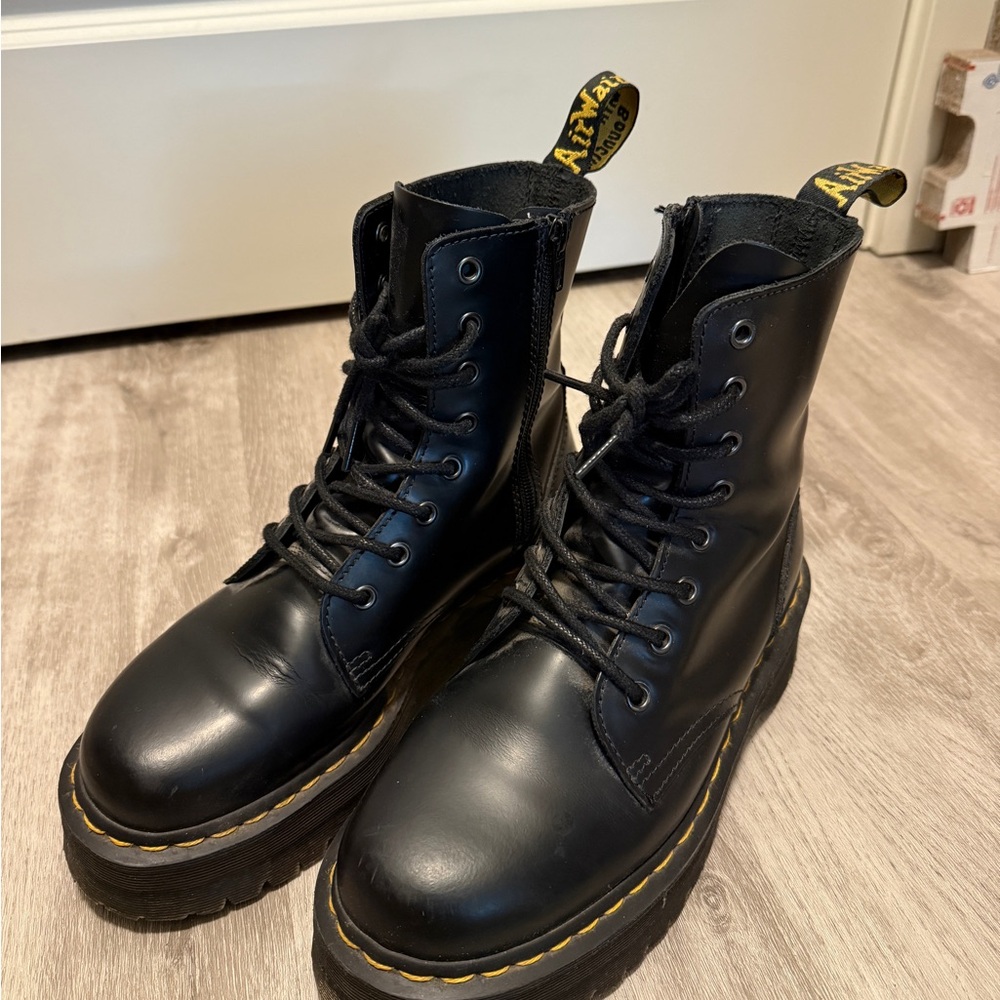 Jadon Boot Smooth Leather Platform Doc Martens
